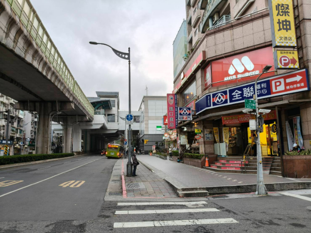 文德捷運店住一樓