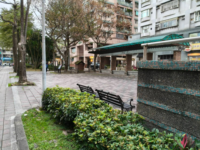 文德捷運店住一樓