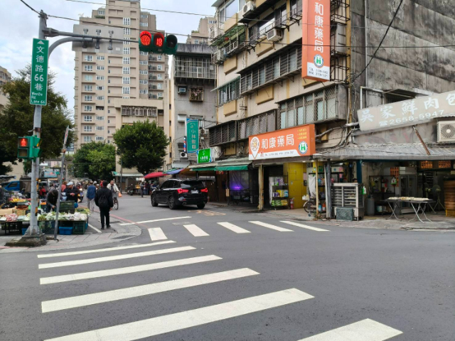 文德捷運店住一樓